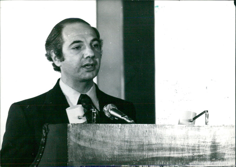 RON NESSEN, Press Secretary to President Gerald Ford - Vintage Photograph