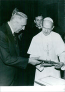 The Pope and Edward Gierak exchange gifts - Vintage Photograph