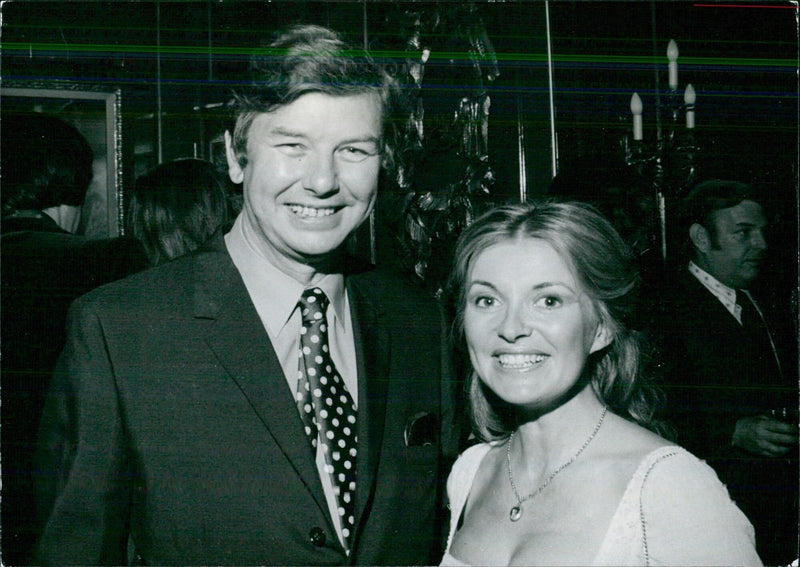 British Personalities: HANNAH GORDON & NORMAN WARWICK - Vintage Photograph