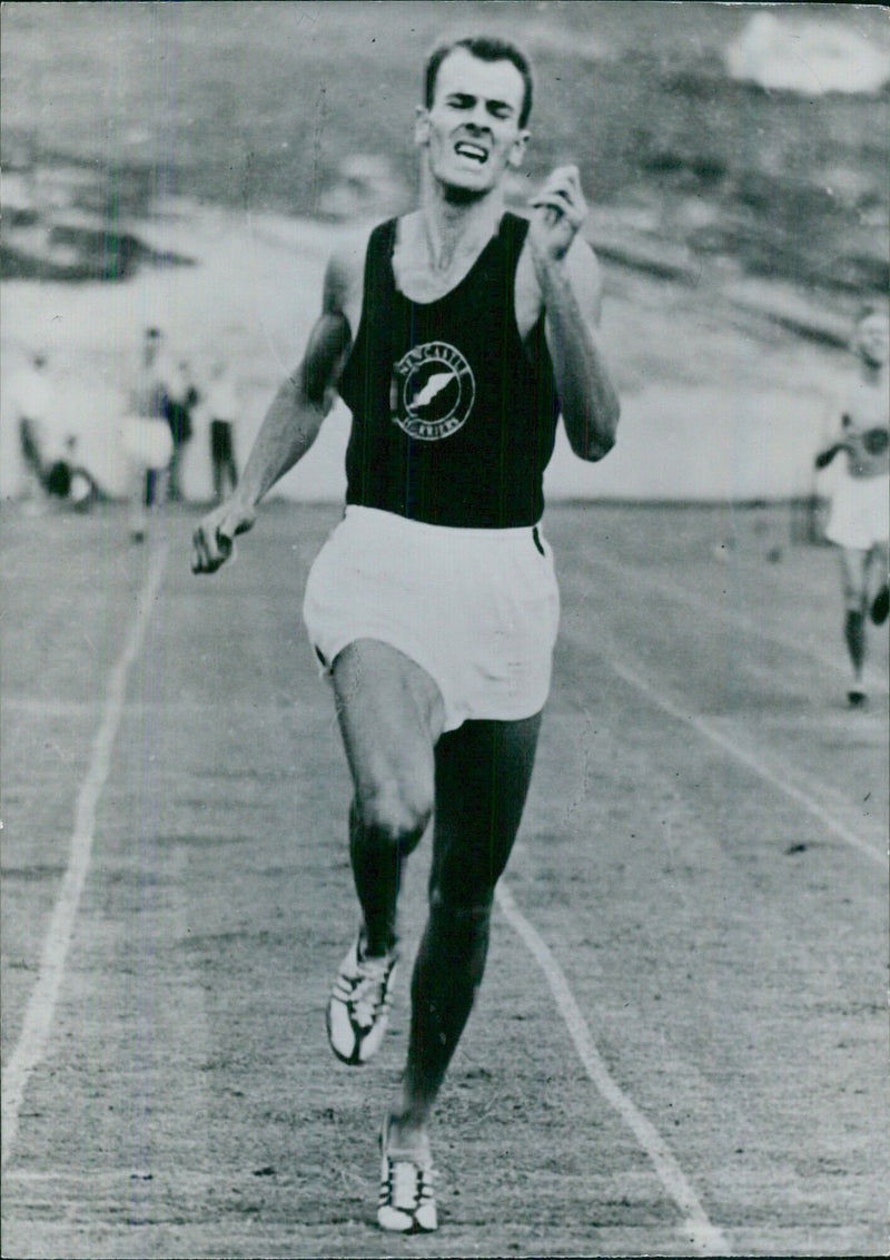 Sweet Australian Athletes: KEVIN GOSPER - Vintage Photograph