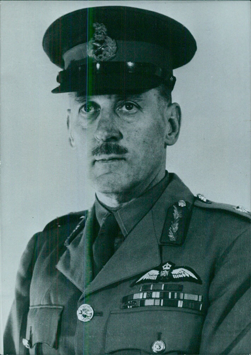 Australian Service Chiefs: LIEUT.-GEN. ERIC W. WOODWARD C.B.E. D.S.0. General Officer Commanding Eastern Command, Australia. - Vintage Photograph