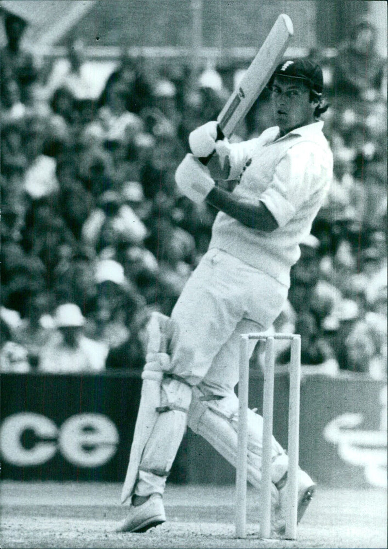 BOB WOOLMER, British Sportamen - Vintage Photograph