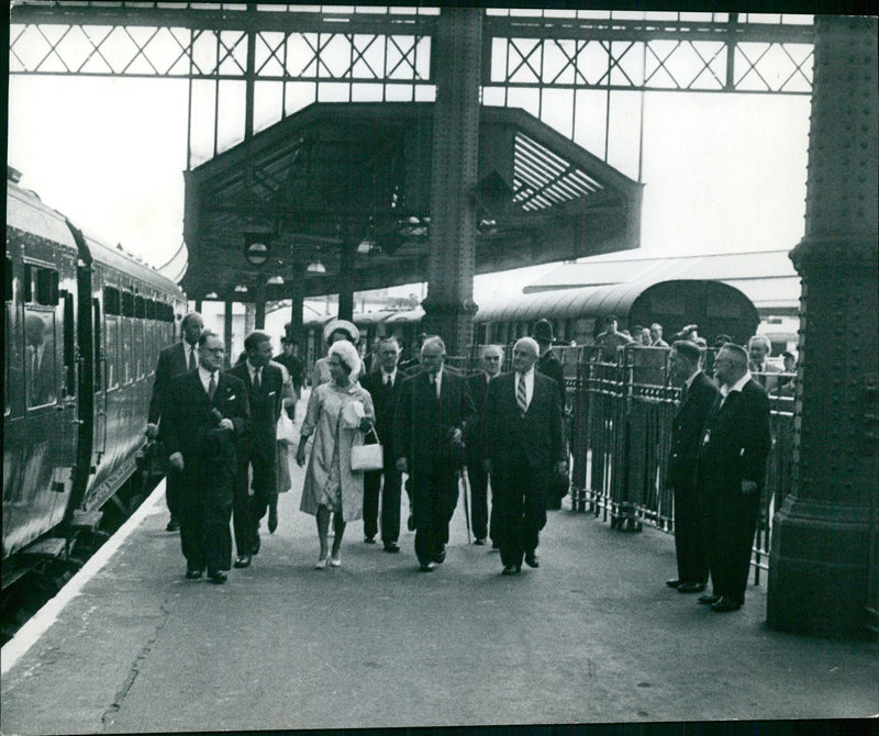 Margaret my tillbaker Lenden - Vintage Photograph