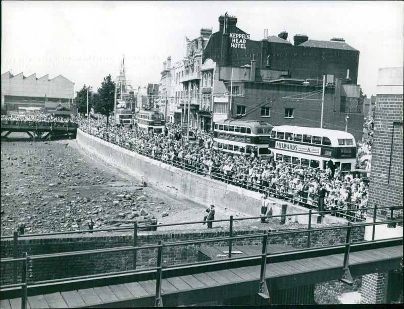 KEPPELS HEAD HOTEL Crawfords Cream Crackers MILWARDS FORMOUS Kshoes - Vintage Photograph