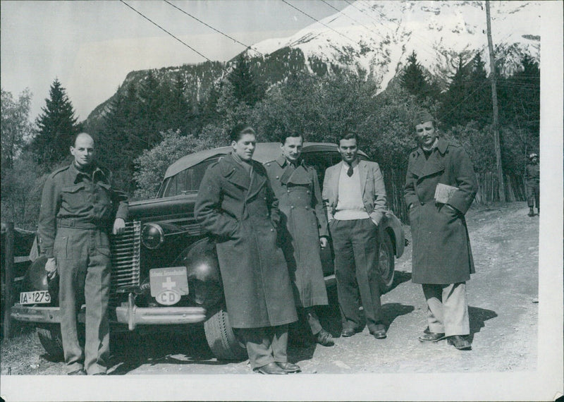 Distinguished prisoners released from Aman camp - Vintage Photograph