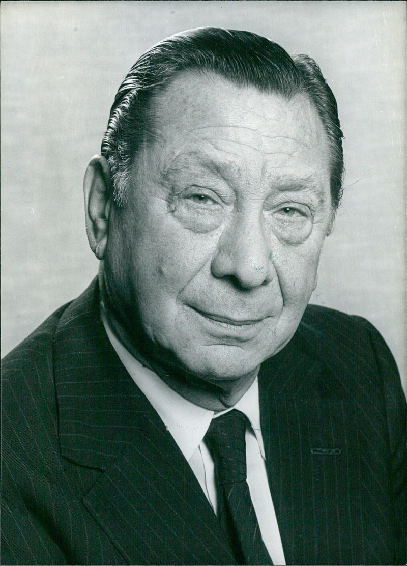 British Businessmen: LEONARD SAINER OPS - Vintage Photograph