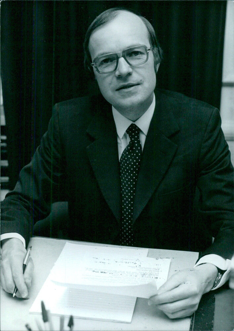 British Broadcasting Personalities: DAVID WITHEROW Editor of the BBC External Services News. - Vintage Photograph