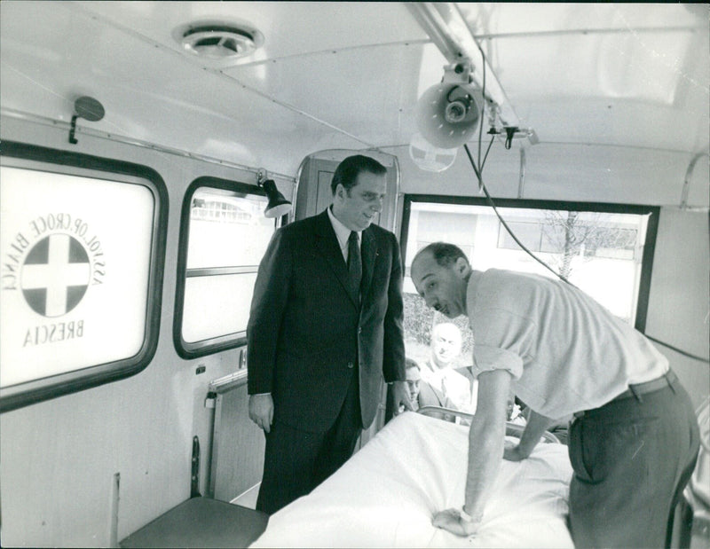 MOVABLE HOSPITAL: NOVELTY OF 1000 KM. RACE - Vintage Photograph