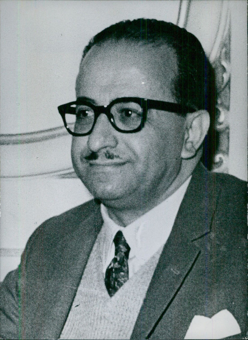 DR. MOHAMED HELMI MURAD, Ministro de Educación de la R.A.U. - Vintage Photograph