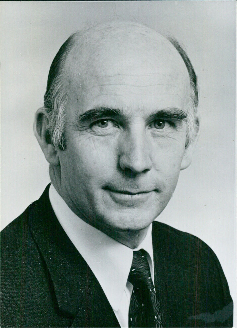 Australian Politicians: ROBERT ELLICOTT OPS - Vintage Photograph