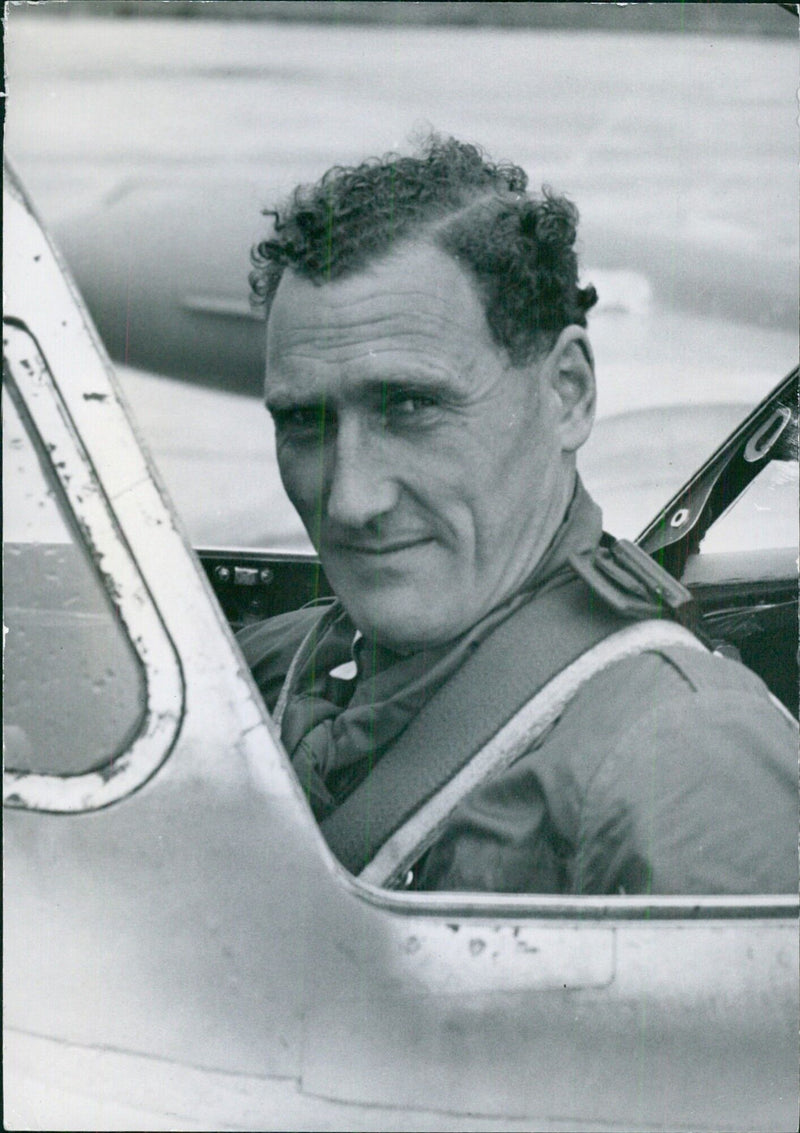 J. ELLIOTT, Chief test pilot of de Havilland Aircraft Co. Ltd. - Vintage Photograph