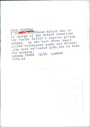 Joan Chapman liderando voluntarios para recaudar fondos para ayuda contra el hambre - Vintage Photograph