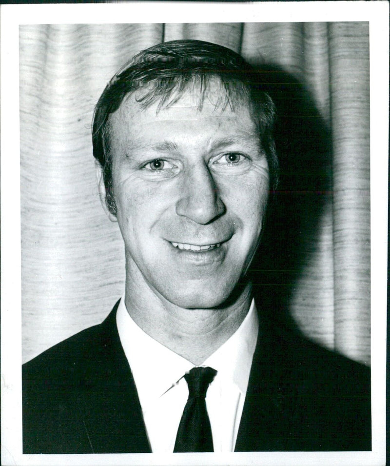 JACKIE CHARLTON. Leeds and England Footballer - Vintage Photograph