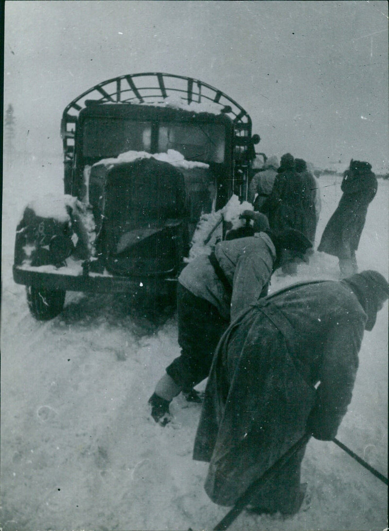 German trailer from Bilderzentrale hh Se 17 attached to a truck with a tow rope. - Vintage Photograph