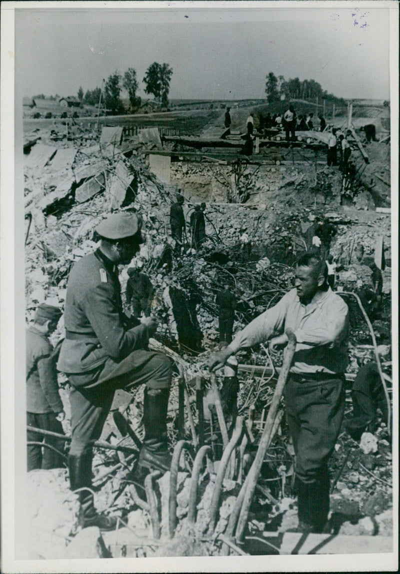 German front workers in the East deployment - Vintage Photograph