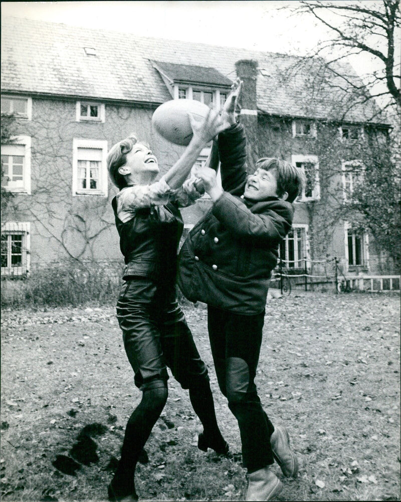 Aubry Cecil Auby with his son ARALDO di CROLLALANZA - Vintage Photograph