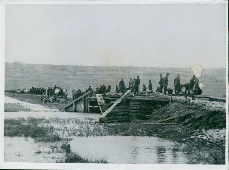 German front workers in the East Einsatz - Vintage Photograph