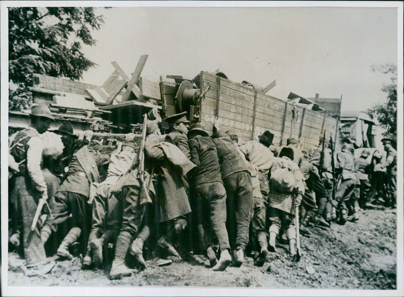 German front workers in the Eastern deployment - Vintage Photograph