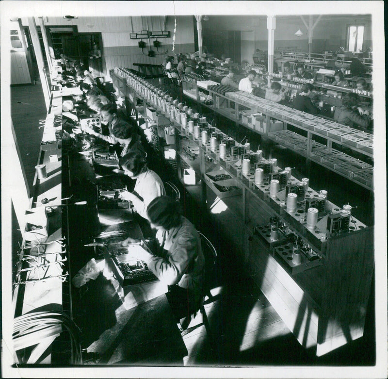 Detail image from the assembly hall for radio chassis Farde 1934 - Vintage Photograph