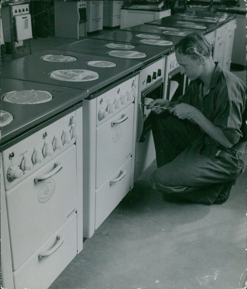 Electric stoves from 1939 - Vintage Photograph