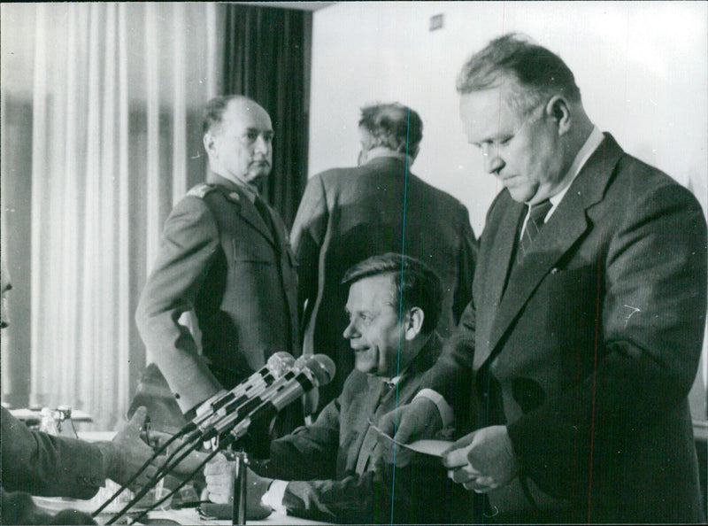 Polish Politicians: KANTA, JARUZELSKI & PINKOWSK? - Vintage Photograph