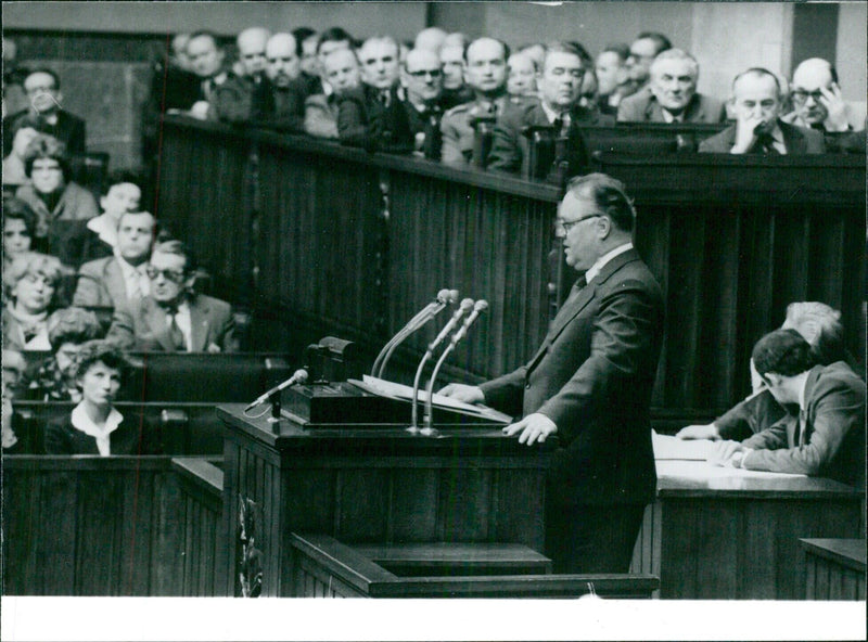 Stanislaw Kania addresses Polish Parliament - Vintage Photograph