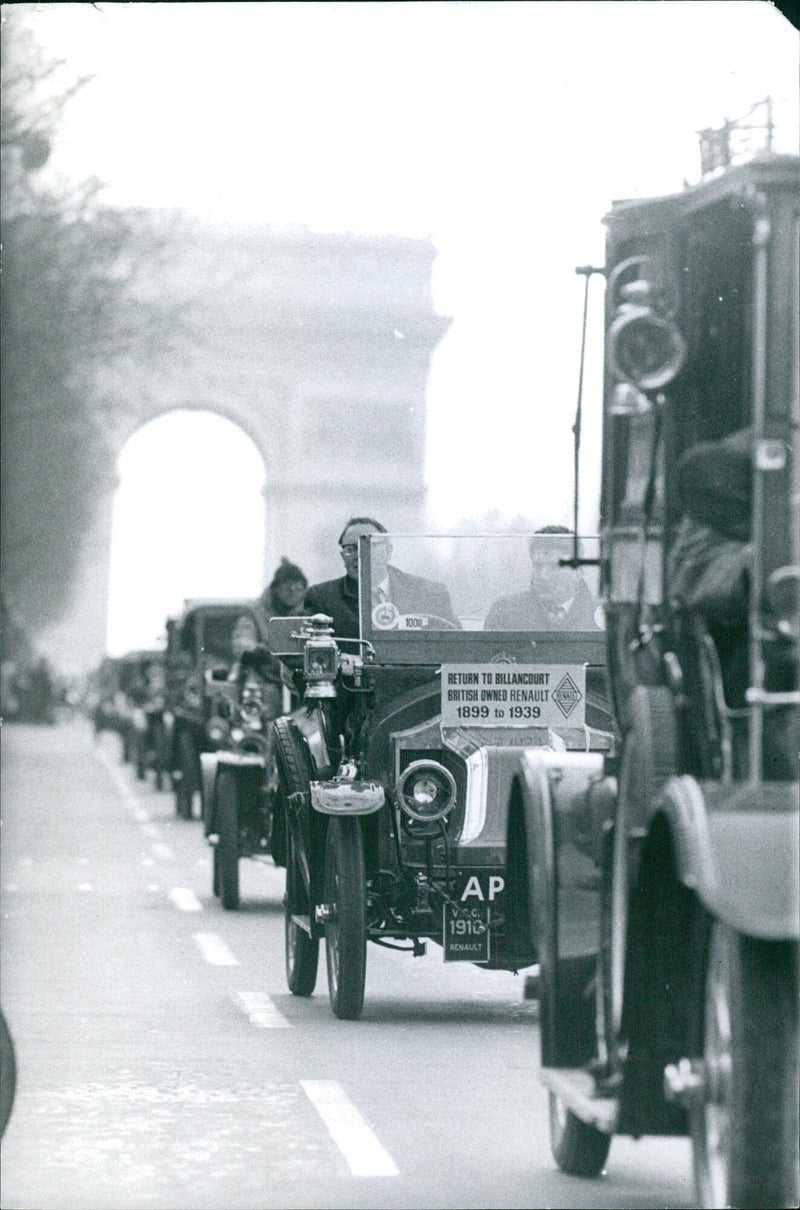 Renault vehicles from 1899 to 1939 - Vintage Photograph