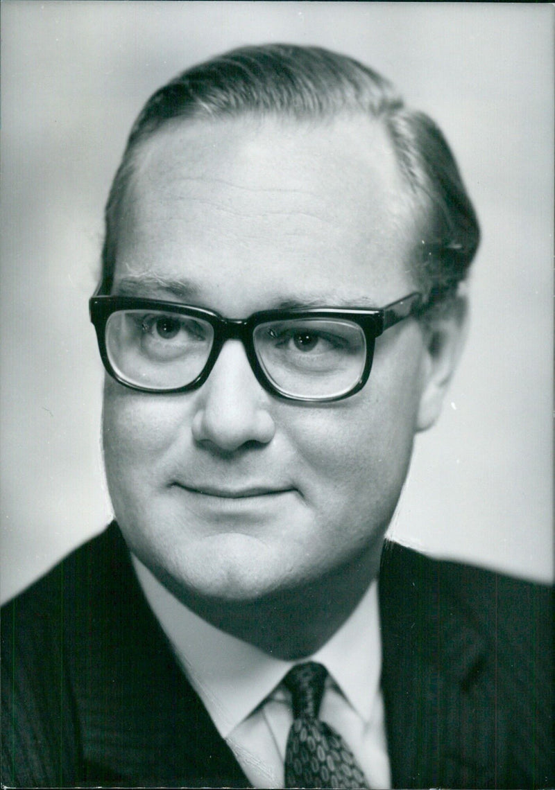 British Businessmen: COLIN FRIZZELL Director of Norman Frizzell (life and pensions insurance) Limited - Vintage Photograph