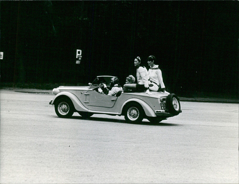 Fiat motor PM 965 in Paris - Vintage Photograph