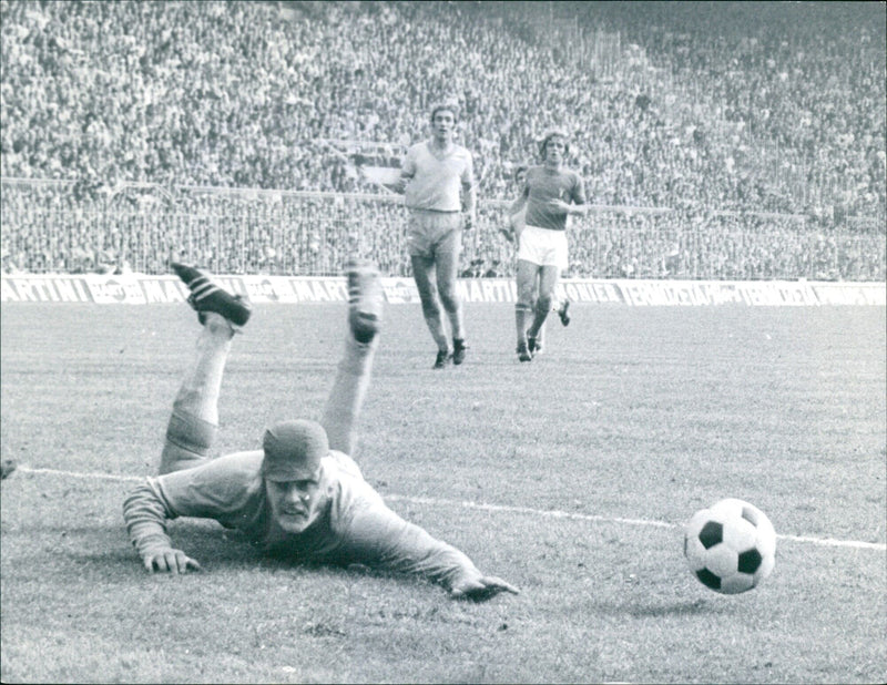 Italy beats Sweden 3-0 - Vintage Photograph