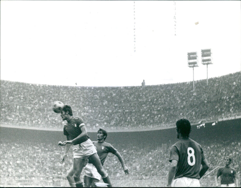 ITALY BEATS SWEDEN IN FRIENDSHIP MATCH - Vintage Photograph