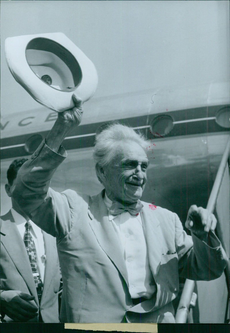 Spectacular parachute arrival in Paris - Vintage Photograph