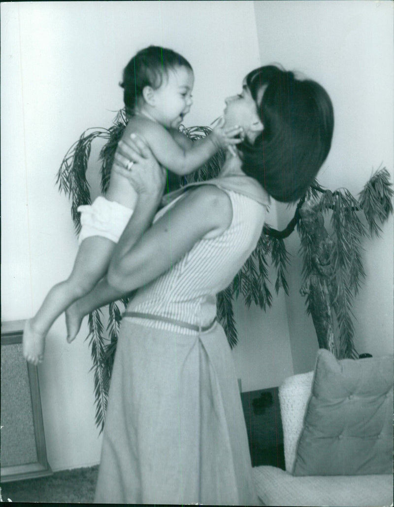 Sherri Finkbine proudly shows off daughter Judy - Vintage Photograph