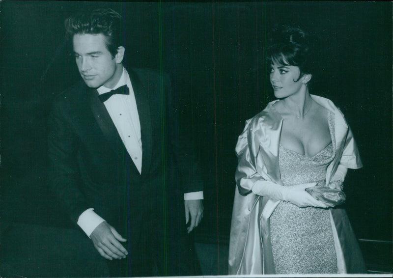 Natalie Wood and Warren Beatty at Interna Torsgat, May 17, 1962 - Vintage Photograph