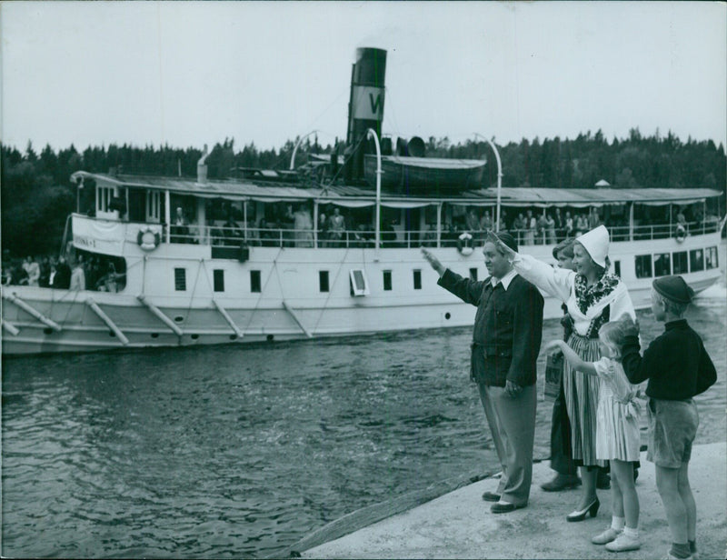 The Jussi Björling Family, June 1950 - Vintage Photograph