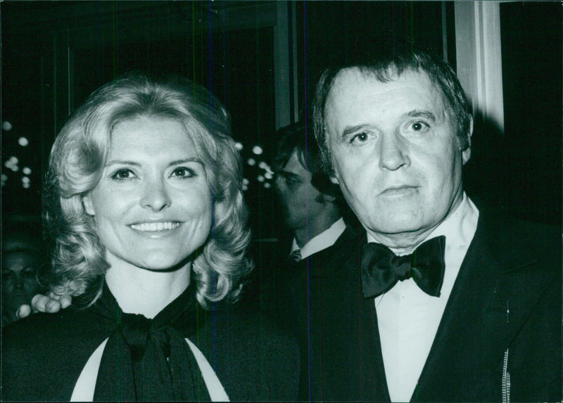 Hollywood Personalities: ROD STEIGER & WIFE SHERRY OPS - Vintage Photograph