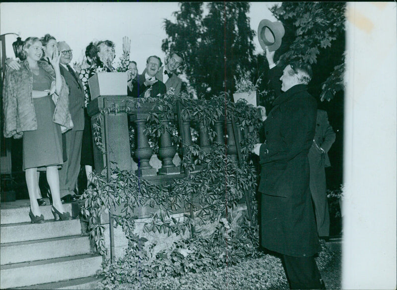 V 333 Chevalier, Maurice 1946 film visiting Karl Gerhard to bid farewell to him with guests including Alice Logardt, Eric Gustaf's son & Mba Martinsson - Vintage Photograph