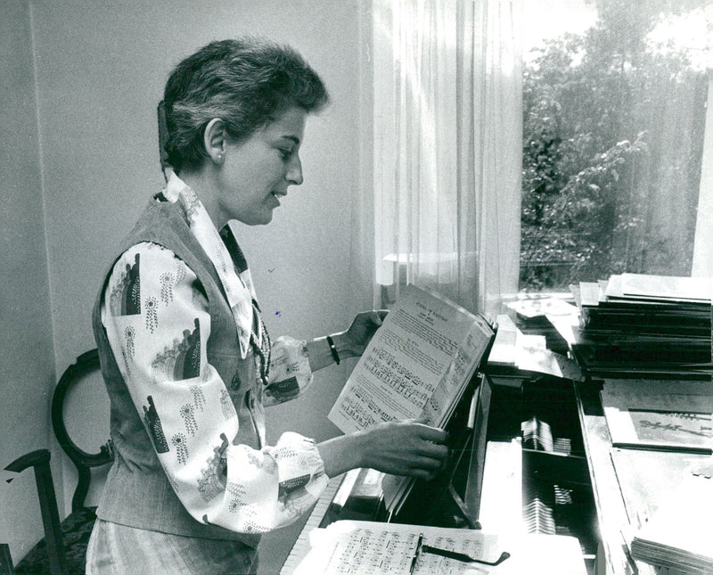 Ann Charters, pianist / writer - Vintage Photograph