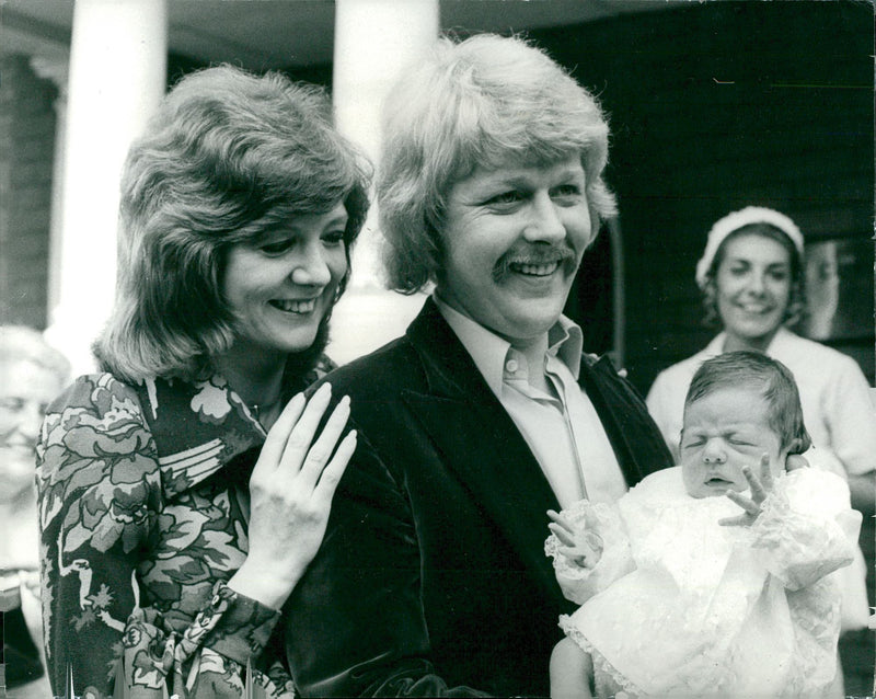 Cilla  Black  leaves Avenue Clinic with her Baby son. - Vintage Photograph