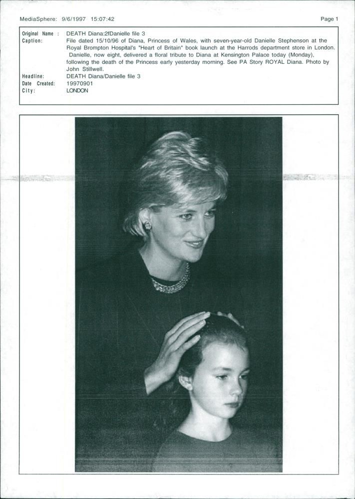 Princess diana with seven years old danielle stephenson in hospital. - Vintage Photograph