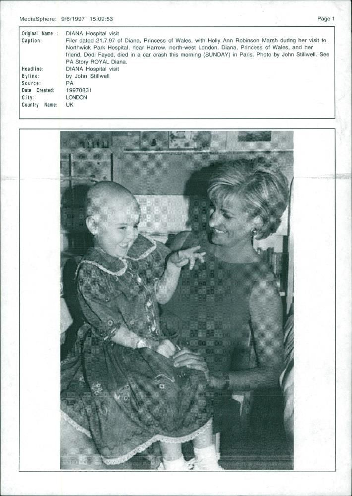 Princess diana visit a hospital. - Vintage Photograph