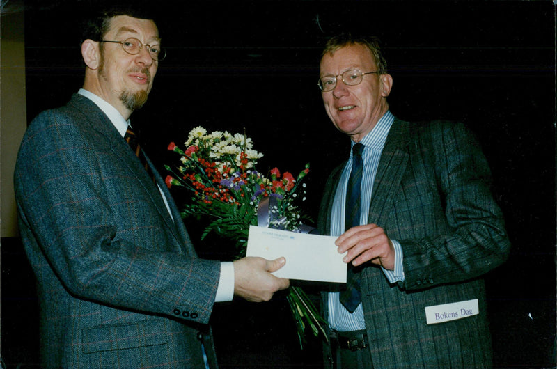 1990 SVDS AWADED LIGHT SMALLNESS AFTE UBAN HAVING JANSSON LEIF POET SWEDEN - Vintage Photograph