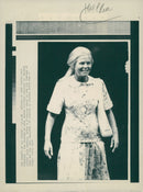 Duchess of Kent visits baby Princess. - Vintage Photograph