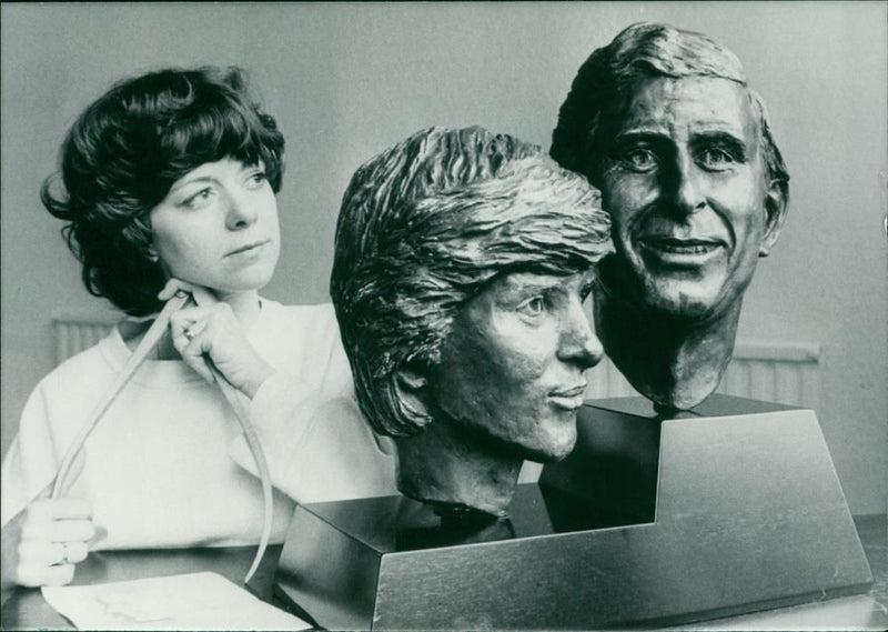 Bronze busts of Prince Charles of Wales and Lady Diana - Vintage Photograph