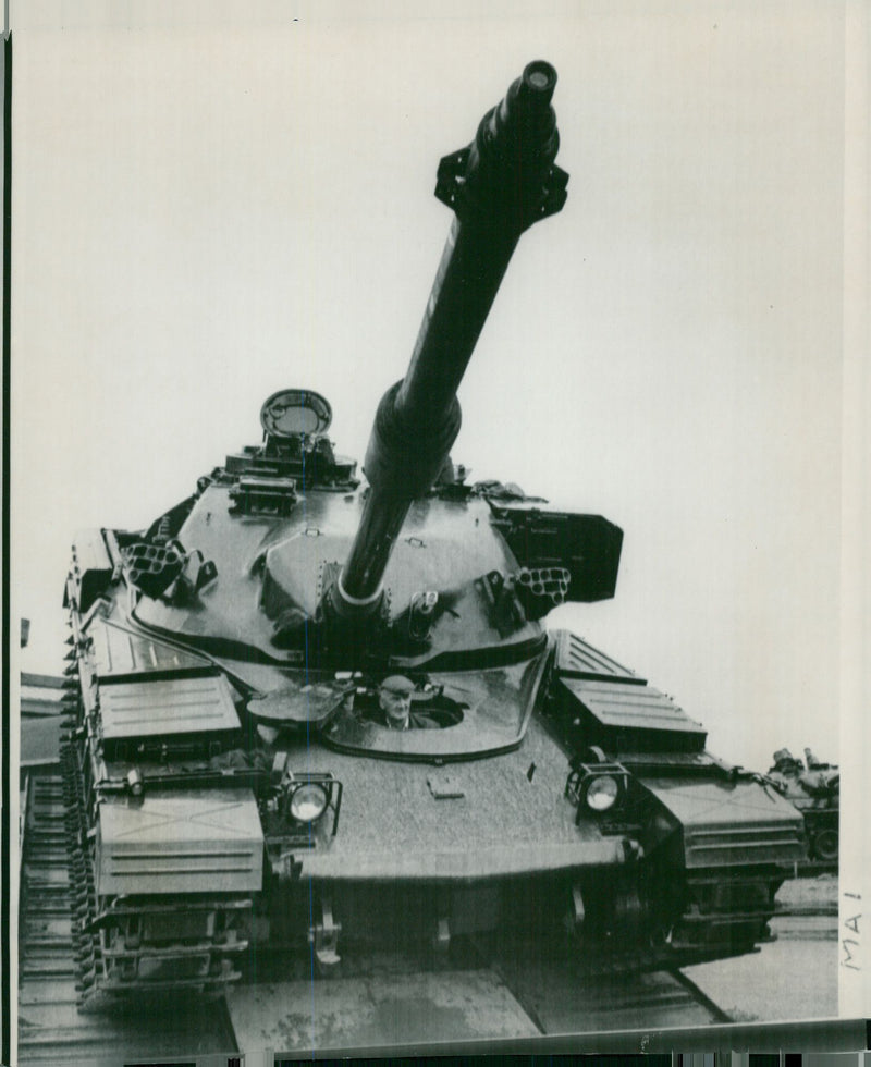 The New British tank chieftain. - Vintage Photograph