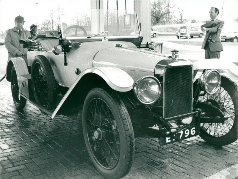 Shell load fall Petsol at besthope. - Vintage Photograph