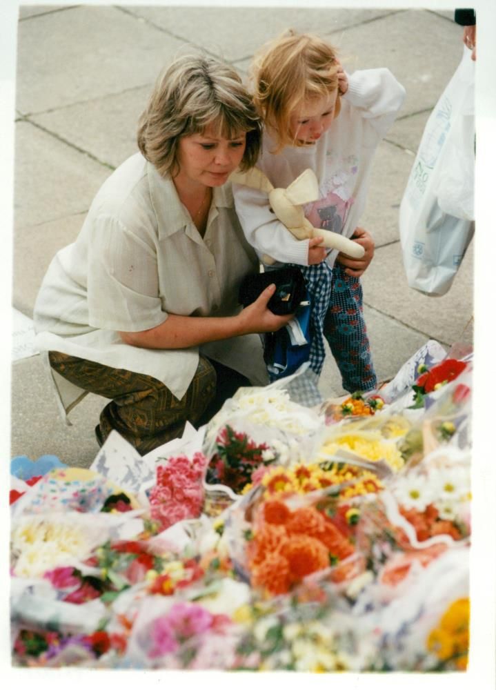 Women in the Princess Diana, City Hall. - Vintage Photograph