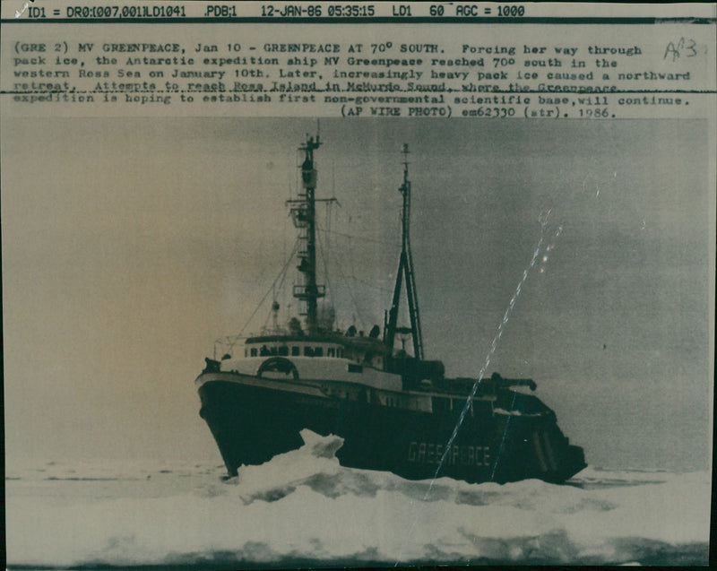 1986 EXPEDITION SHIP ANTARCTIC - Vintage Photograph