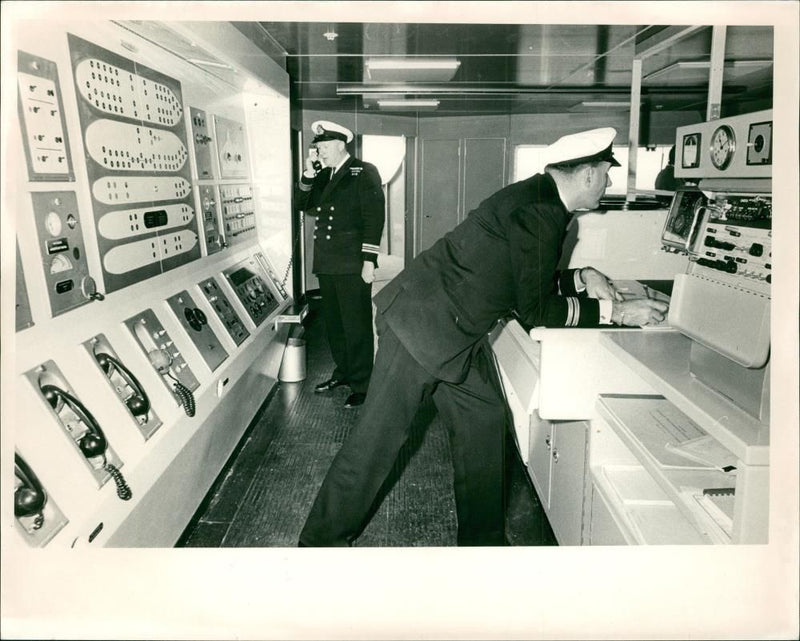 Queen Elizabeth II super liner - Vintage Photograph