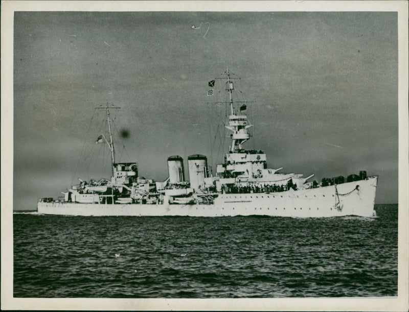 The 4,850-ton British Cruiser H.M.S. "DESPATCH". - Vintage Photograph